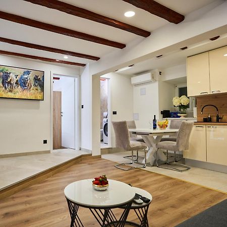 Апартаменты Bernard Deluxe Renovated Peaceful Old Town Gem Сплит Экстерьер фото