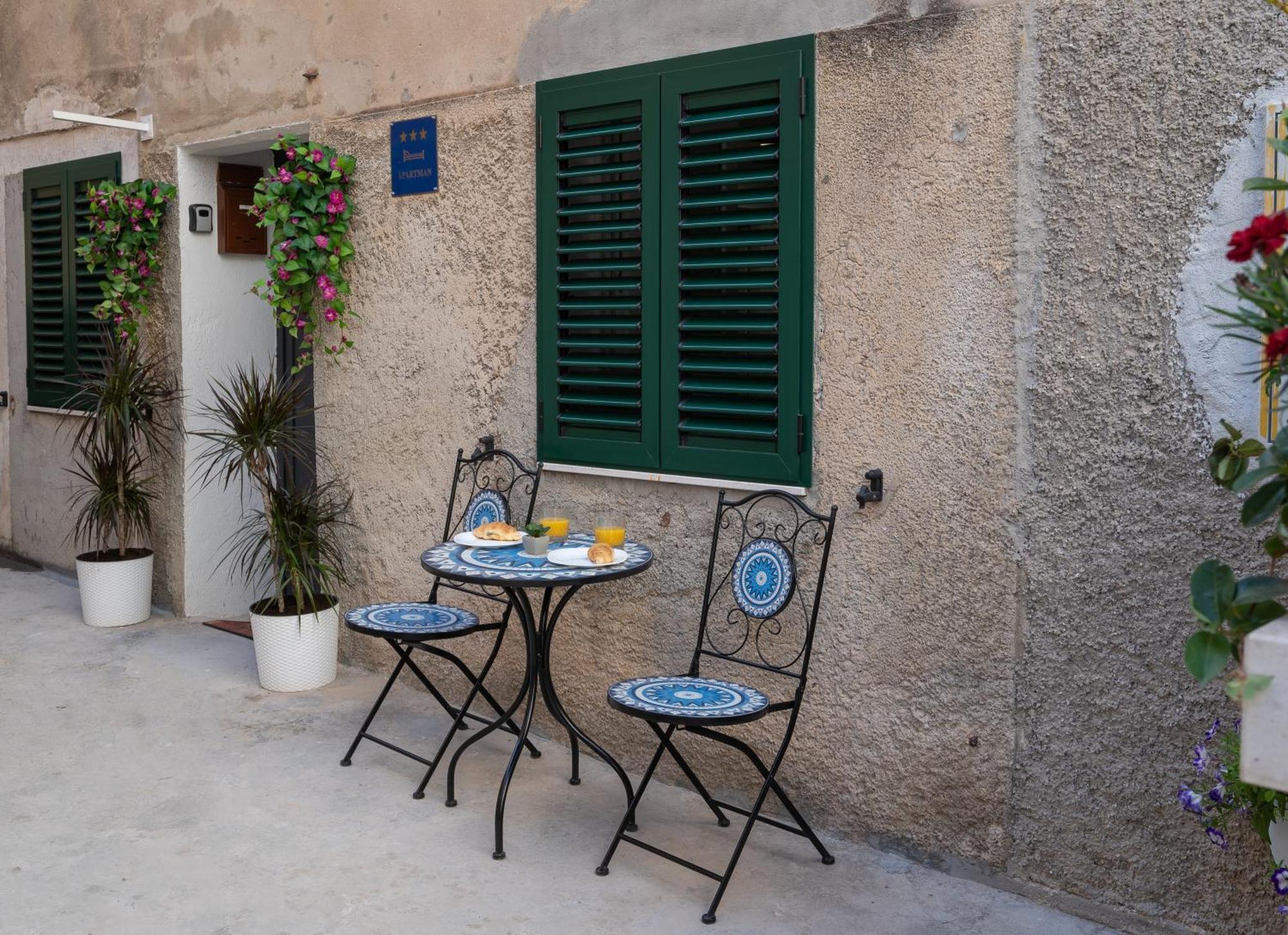 Апартаменты Bernard Deluxe Renovated Peaceful Old Town Gem Сплит Экстерьер фото