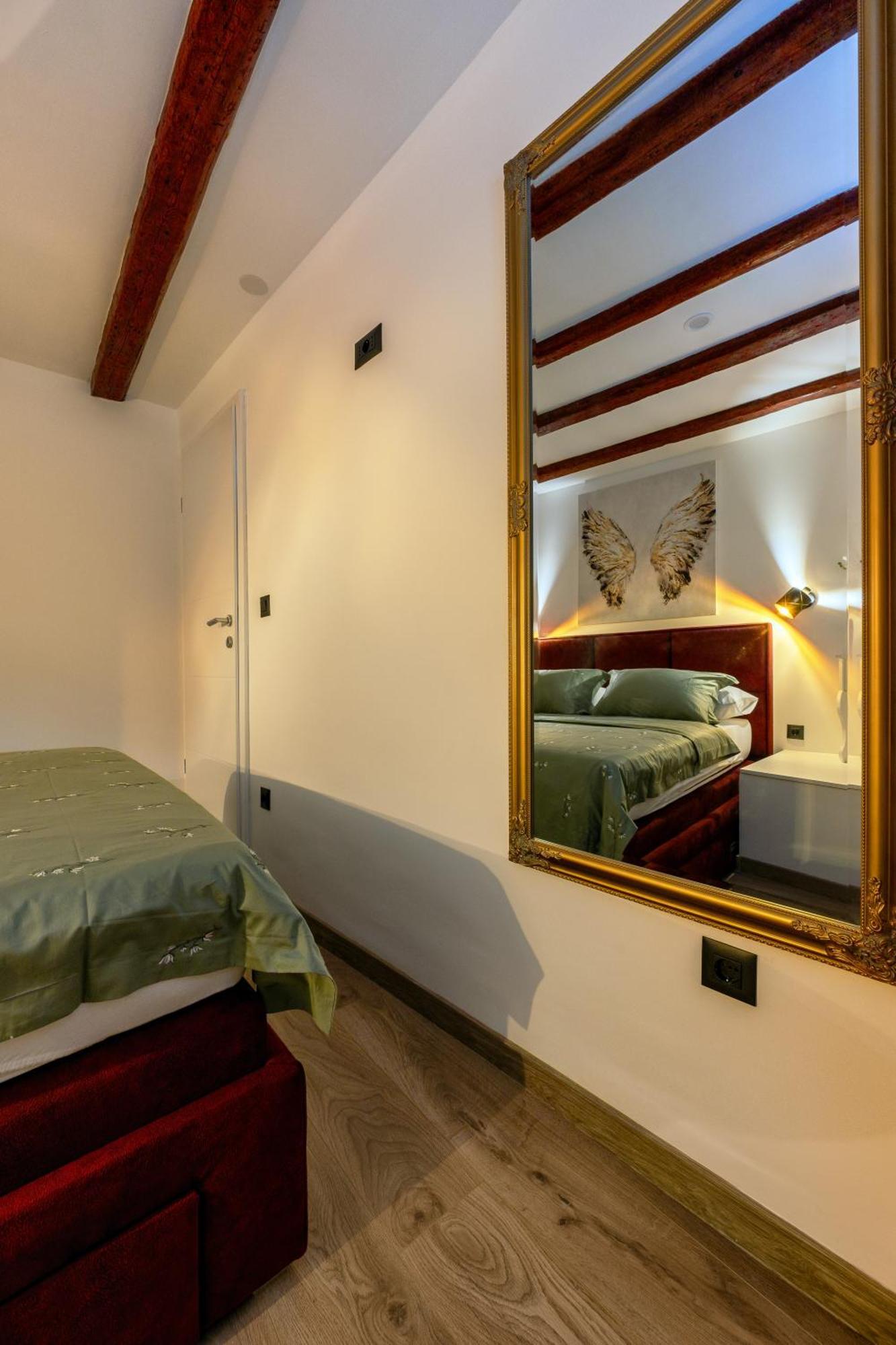 Апартаменты Bernard Deluxe Renovated Peaceful Old Town Gem Сплит Экстерьер фото